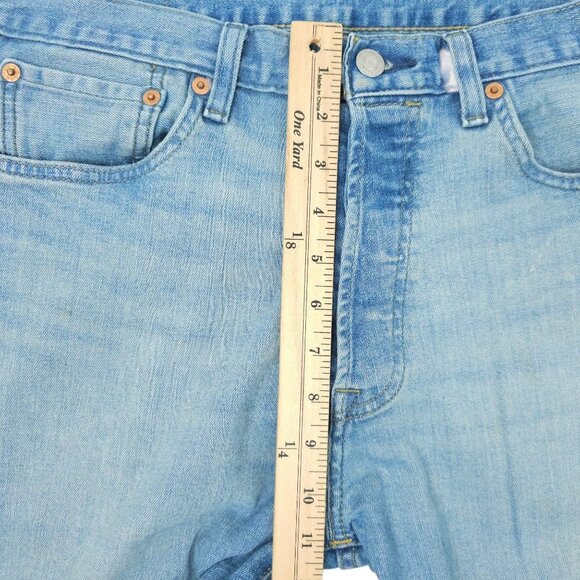 Levis 501 Button Fly Jeans Mens 32 x 30 Straight Leg Light Wash Denim Mid Rise - Picture 4 of 15